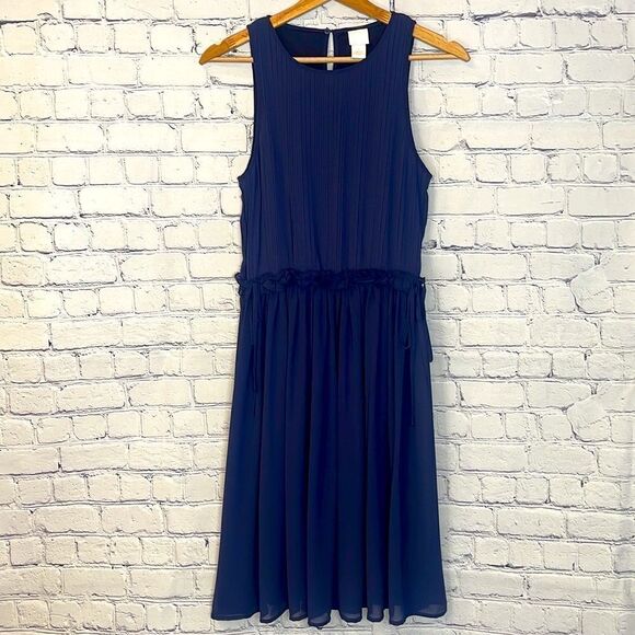 H&M Dress  - Picture 1 of 7